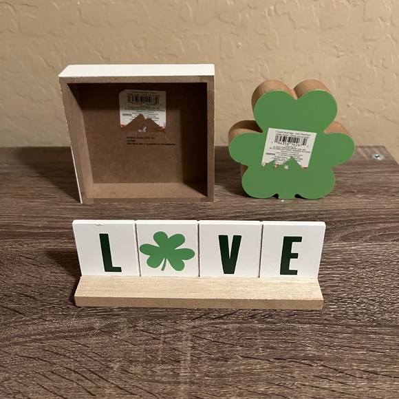 Target Bullseye Tiered Tray Display Signs St. Patrick’s Day Home Luck Irish NWT - Picture 2 of 4